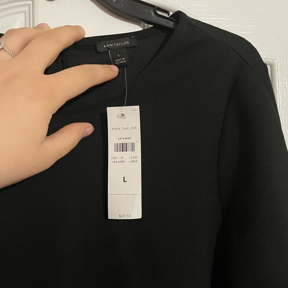 Womens black Ann Taylor top with nice sleeve detail. Size L. NWT
